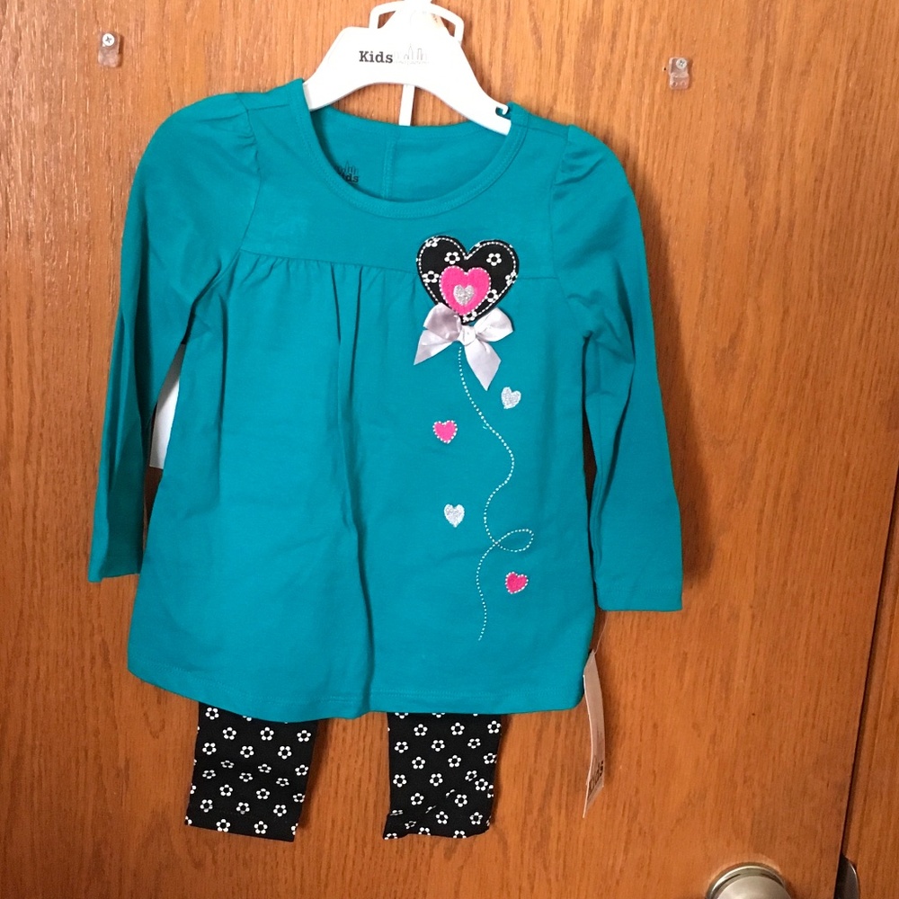 Headquarters baby girl 2 piece set size 2T.
